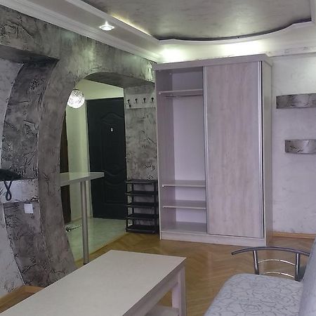 Irakli'S Apartment With Sea View バトゥーミ エクステリア 写真