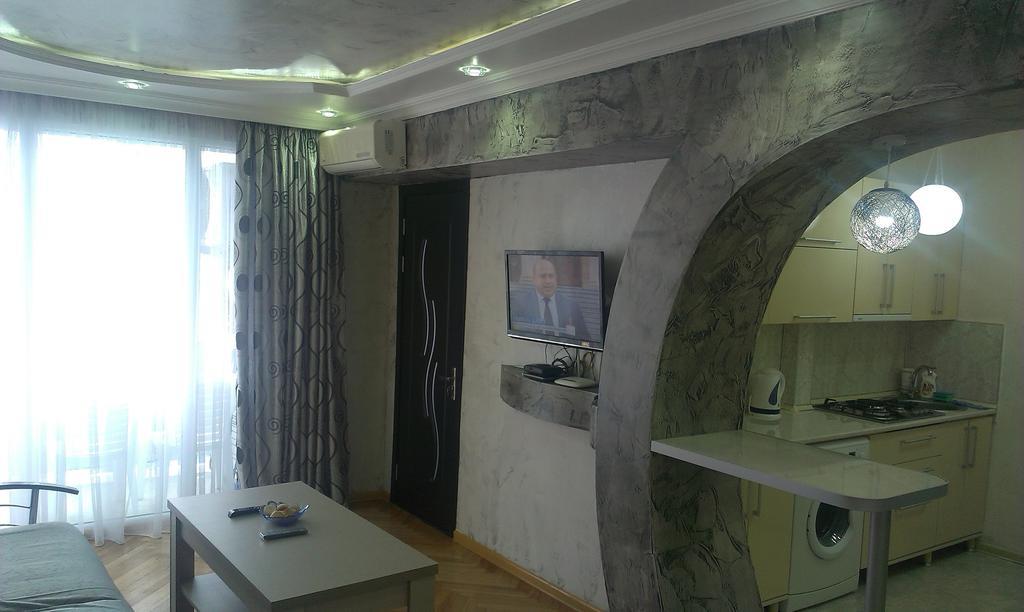 Irakli'S Apartment With Sea View バトゥーミ 部屋 写真