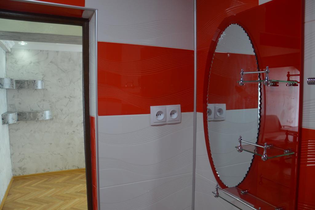 Irakli'S Apartment With Sea View バトゥーミ 部屋 写真