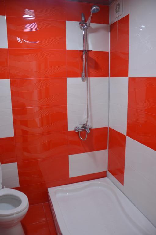 Irakli'S Apartment With Sea View バトゥーミ 部屋 写真
