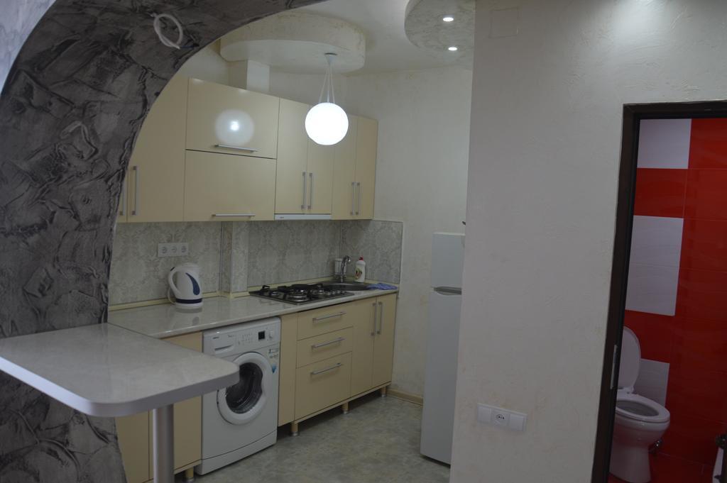 Irakli'S Apartment With Sea View バトゥーミ 部屋 写真