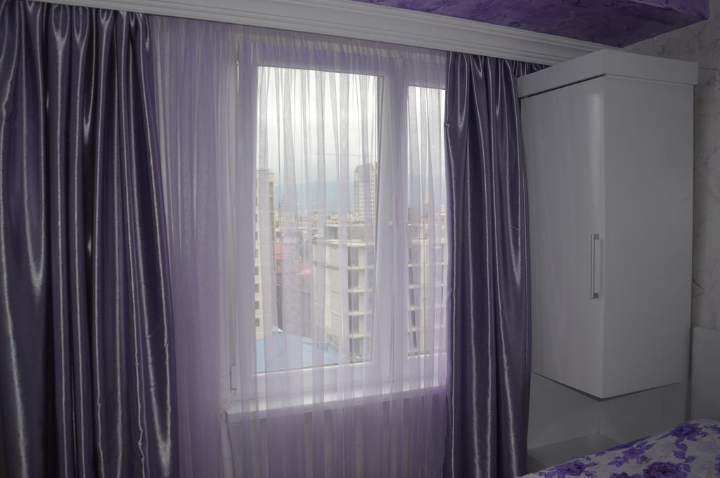 Irakli'S Apartment With Sea View バトゥーミ 部屋 写真