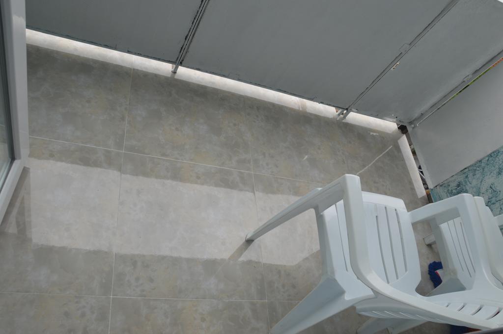 Irakli'S Apartment With Sea View バトゥーミ 部屋 写真
