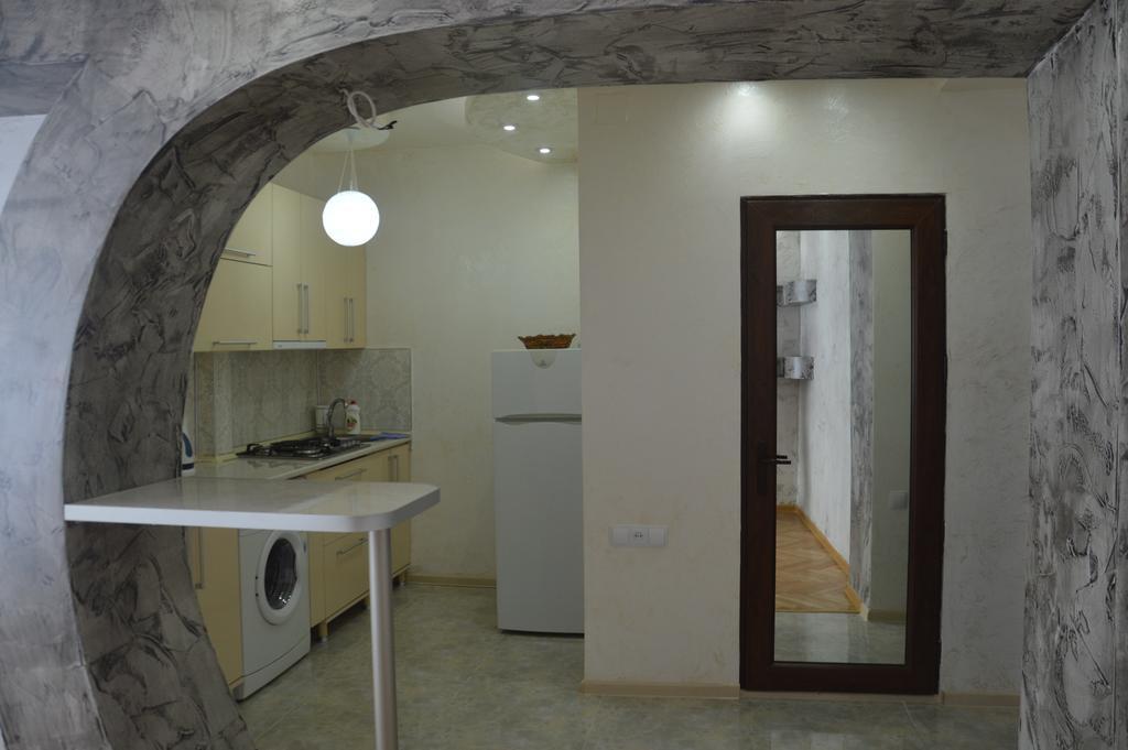 Irakli'S Apartment With Sea View バトゥーミ 部屋 写真